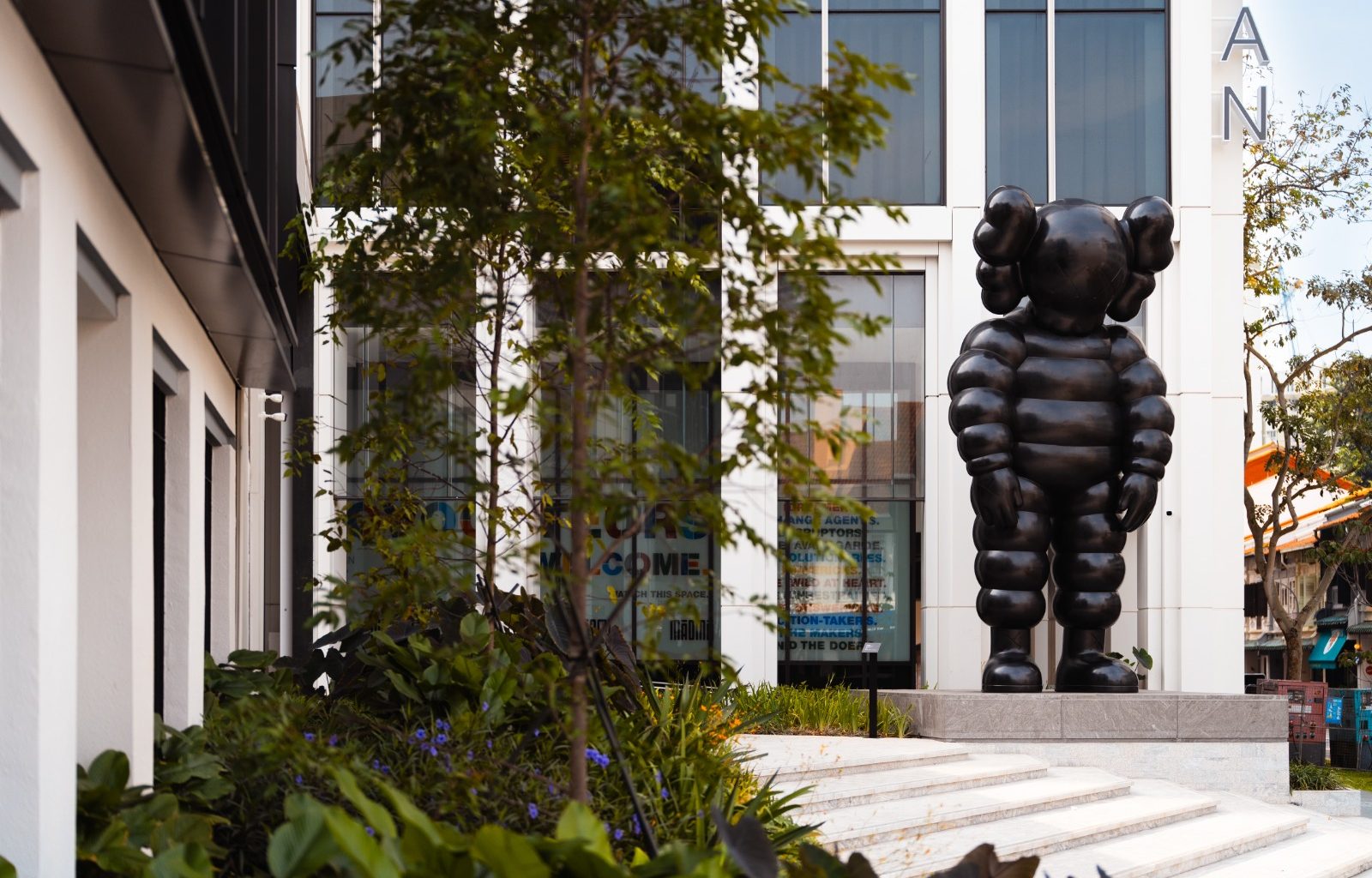 Mondrian Singapore Duxton unveils a 6-meter bronze sculpture by the artist KAWS as the hotel’s new centerpiece - Alvinology