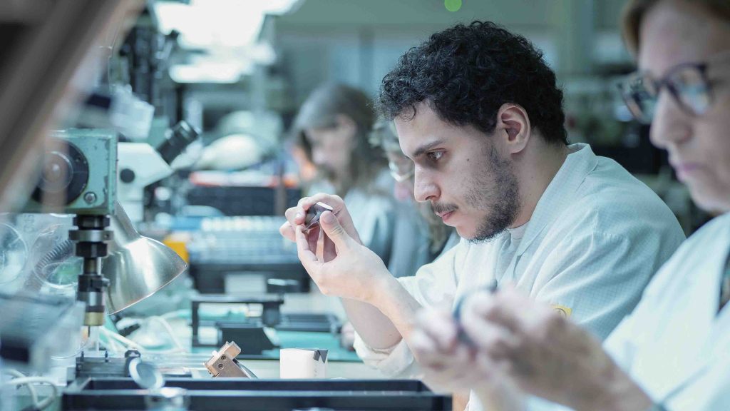 Exploring 50 Years of Leica in Portugal: A Historical Timeline - Alvinology