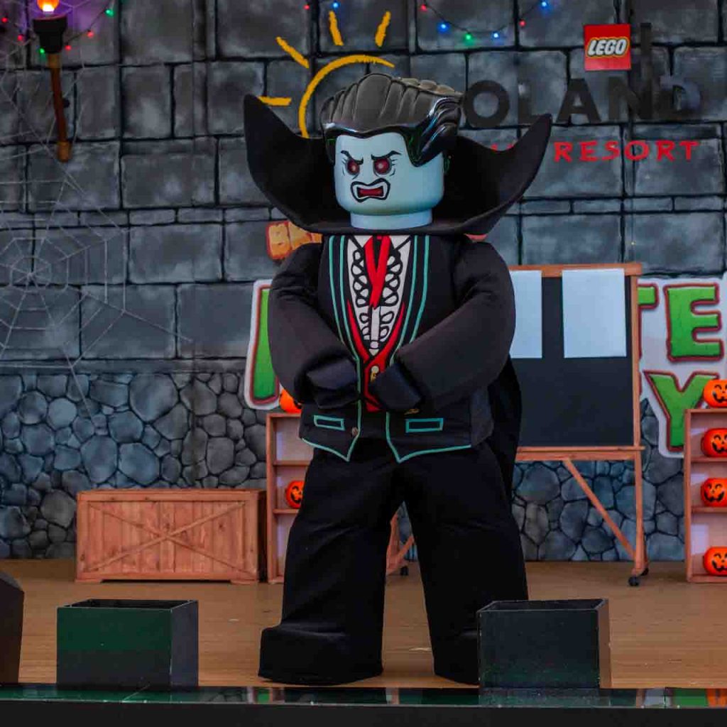 Kids dressed in full costumes enter LEGOLAND Malaysia Theme Park for FREE! - Alvinology