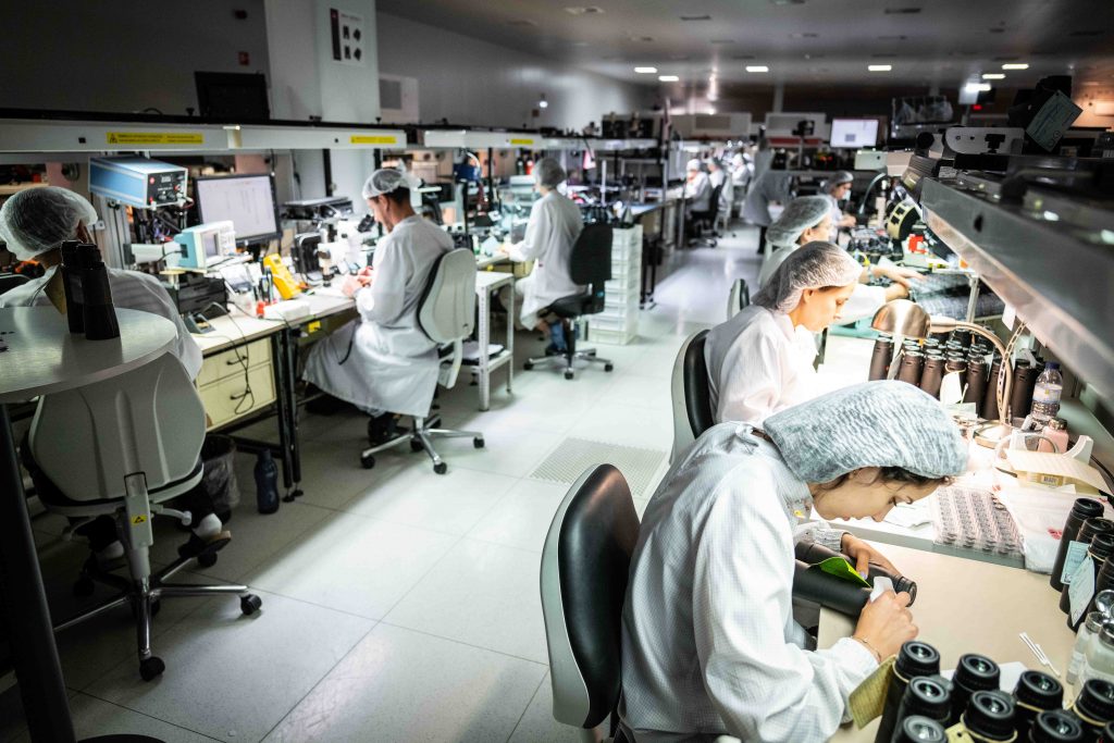 Exploring 50 Years of Leica in Portugal: A Historical Timeline - Alvinology