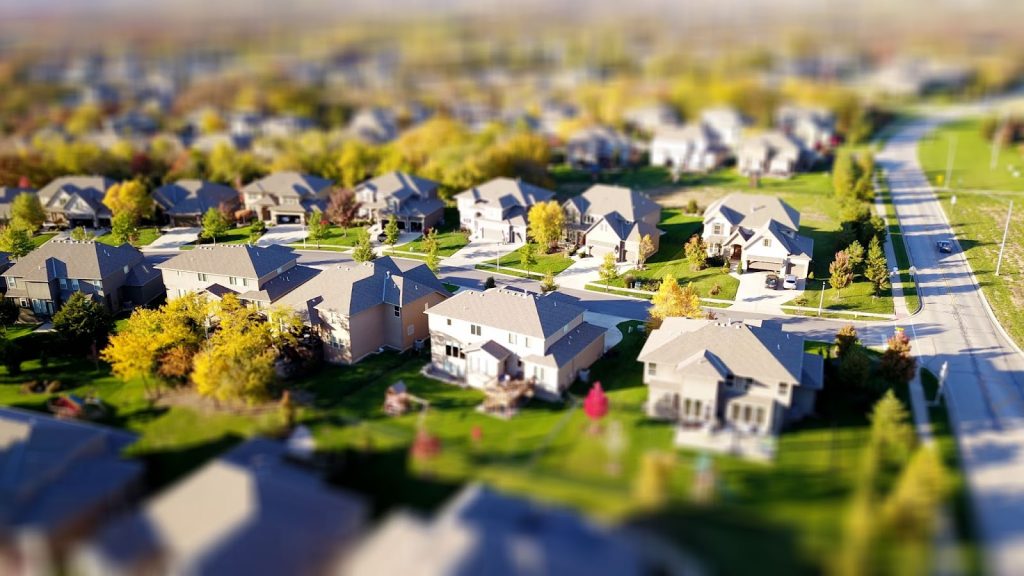 Urban Vs. Suburban Living: Which Is Right For You? - Alvinology