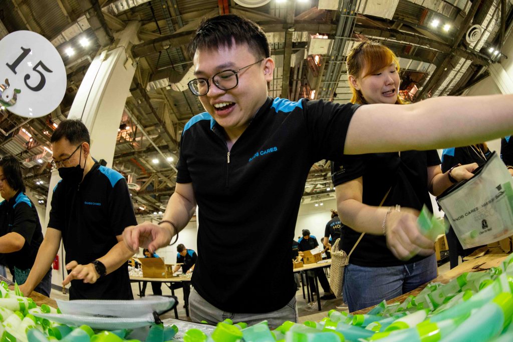 Marina Bay Sands Joins Global Effort to Assemble 27,200 Hygiene Kits for Disaster Relief - Alvinology