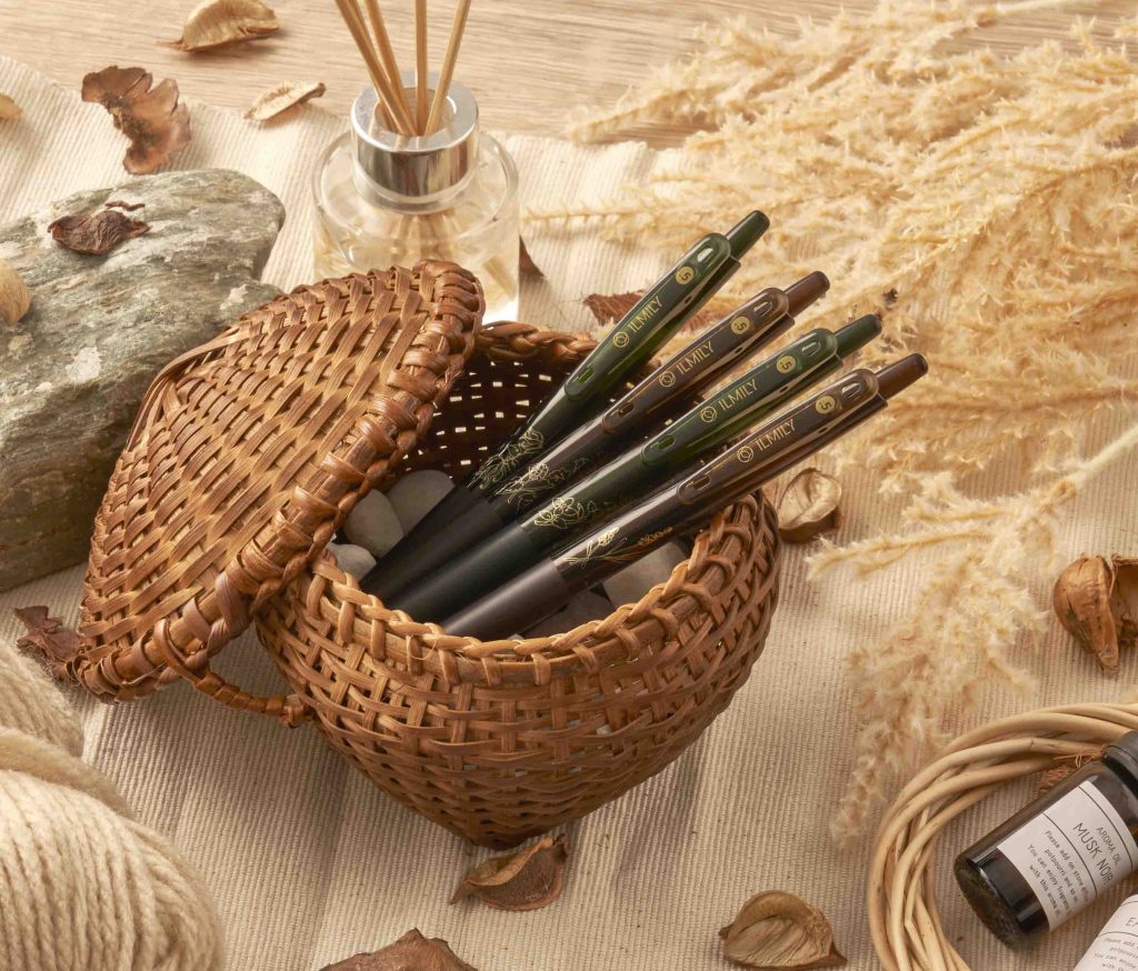 Brighten your mood as you revel in the joy of writing with Pilot Pen's ILMILY Herbal-Scented Roller Ball Pens - Alvinology