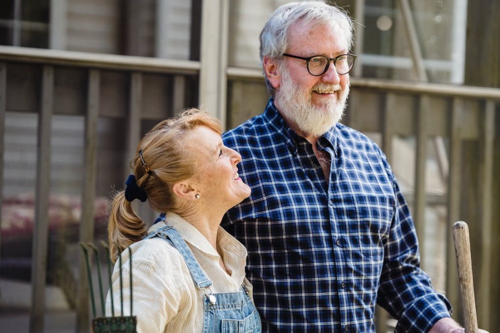 What You Should Know About Helping Your Parents as They Age? - Alvinology