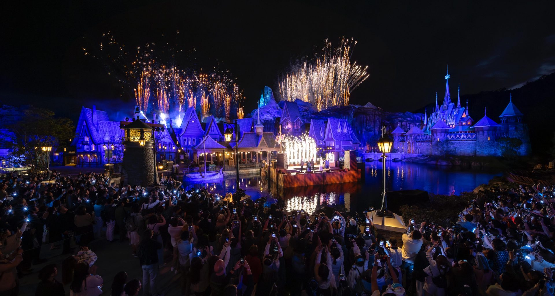 Experience A Spectacular Celebration of World of Frozen at Hong Kong Disneyland - Alvinology