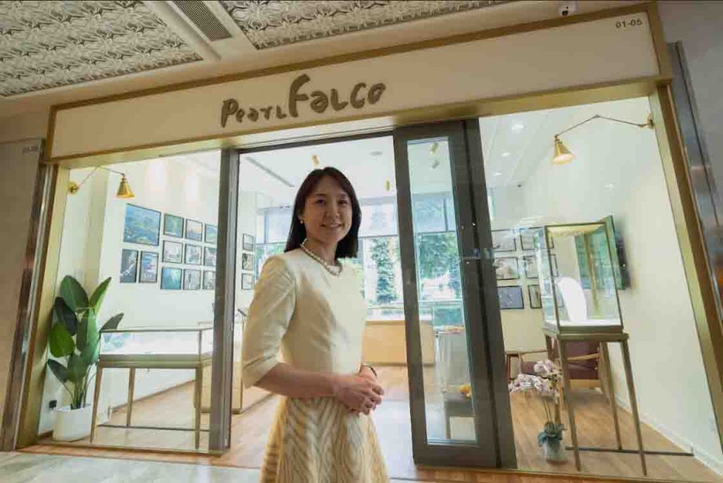 Pearl FALCO: Elevate Your Style with Sustainable Luxury and Festive Elegance - Alvinology