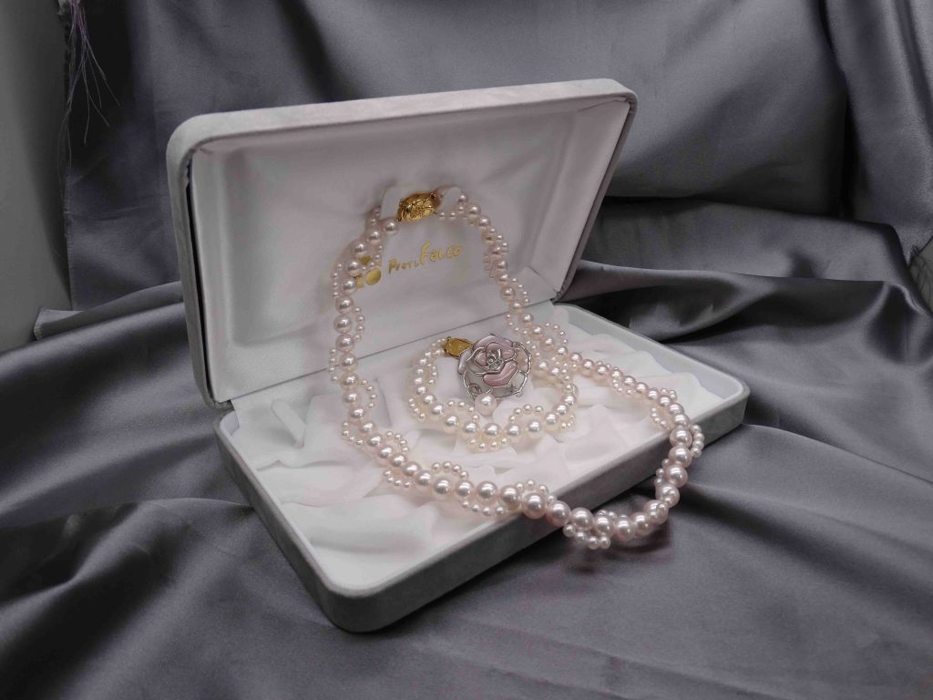 Pearl FALCO: Elevate Your Style with Sustainable Luxury and Festive Elegance - Alvinology