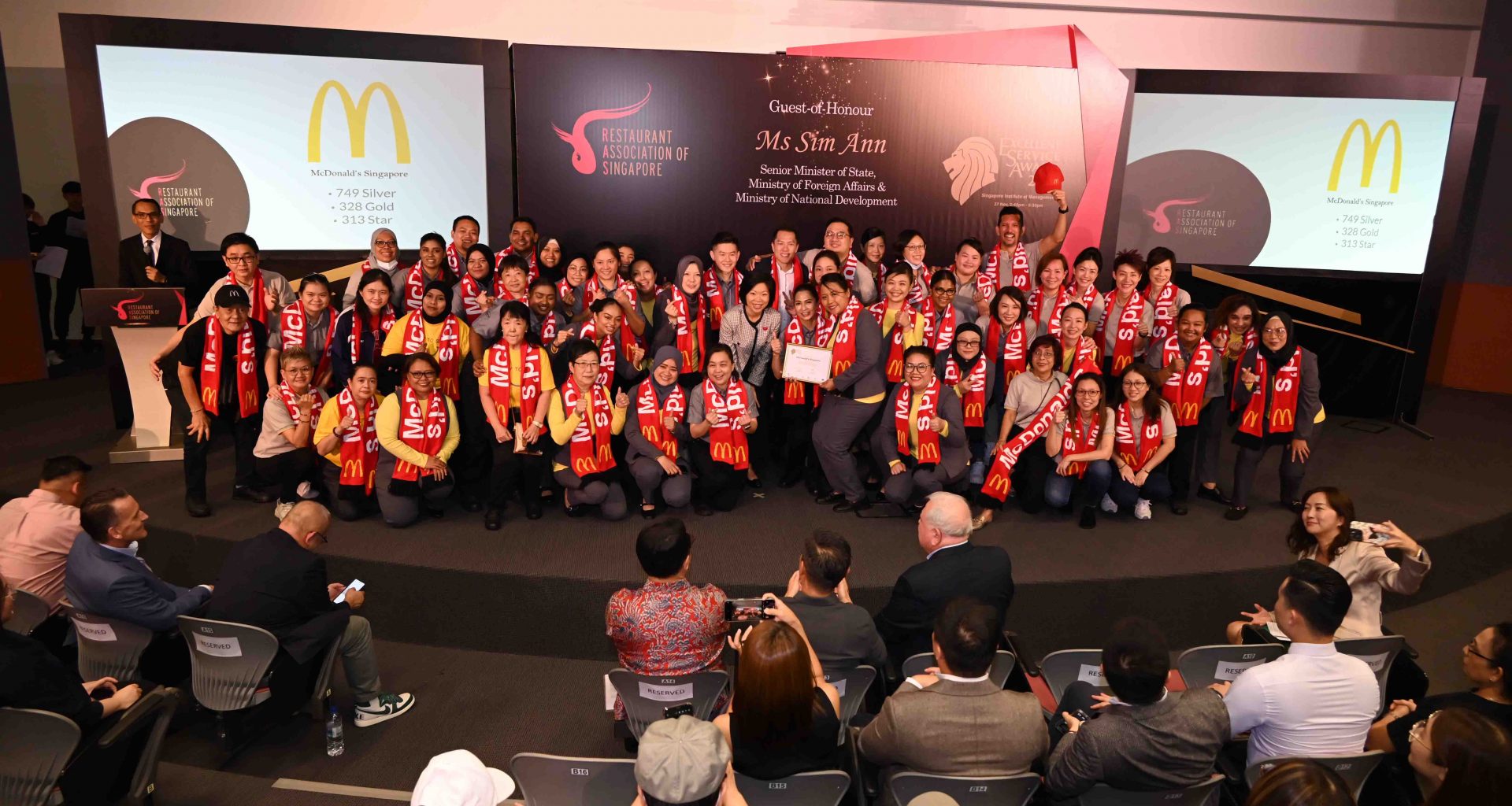 Celebrating Service Excellence: The Superstars Shine at the Excellent Service Award (EXSA) 2023 - Alvinology