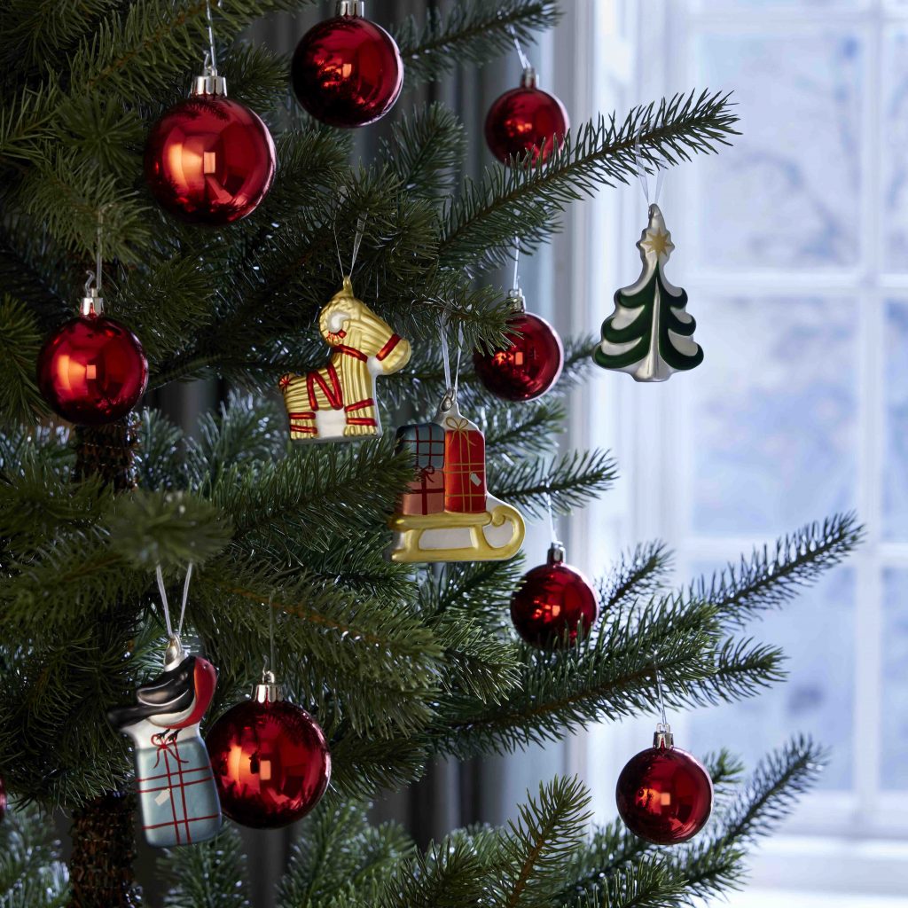 Deck the Halls with IKEA's Festive Finds: VINTERFINT and STRÅLA Collections - Alvinology