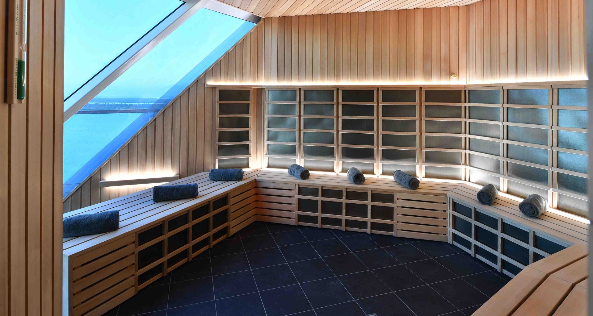 Top 10 Essential Sauna Accessories You Should Bring With You - Alvinology