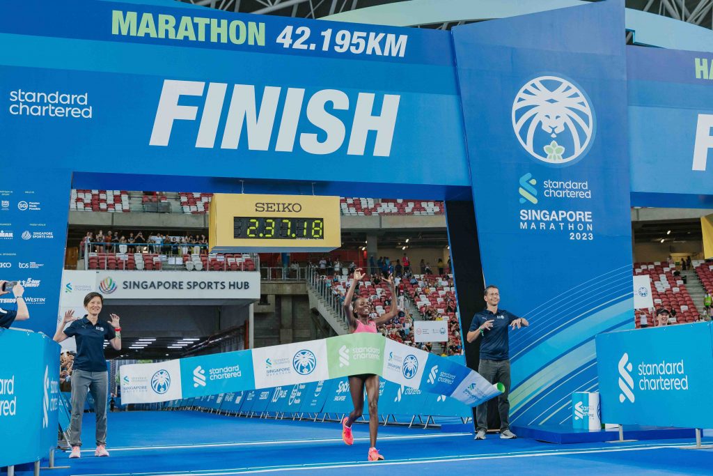 Record-Breaking Run: Standard Chartered Singapore Marathon 2023 Attracts Over 44,000 Runners - Alvinology