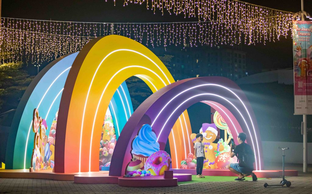 The Journey Onwards: Christmas Candyland Takes Over Singapore Sports Hub The Journey Onwards: Christmas Candyland Takes Over Singapore Sports Hub - Alvinology