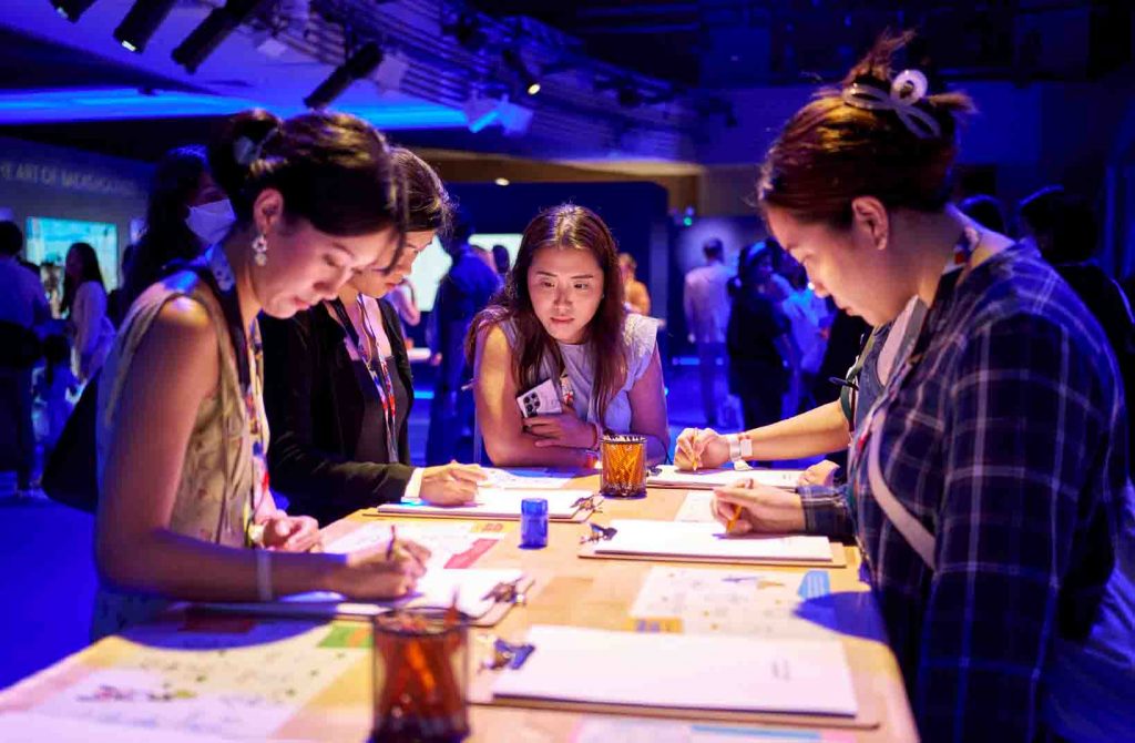'Let It Go' from 'Frozen' Debuts Globally at Singapore Exhibition - Alvinology