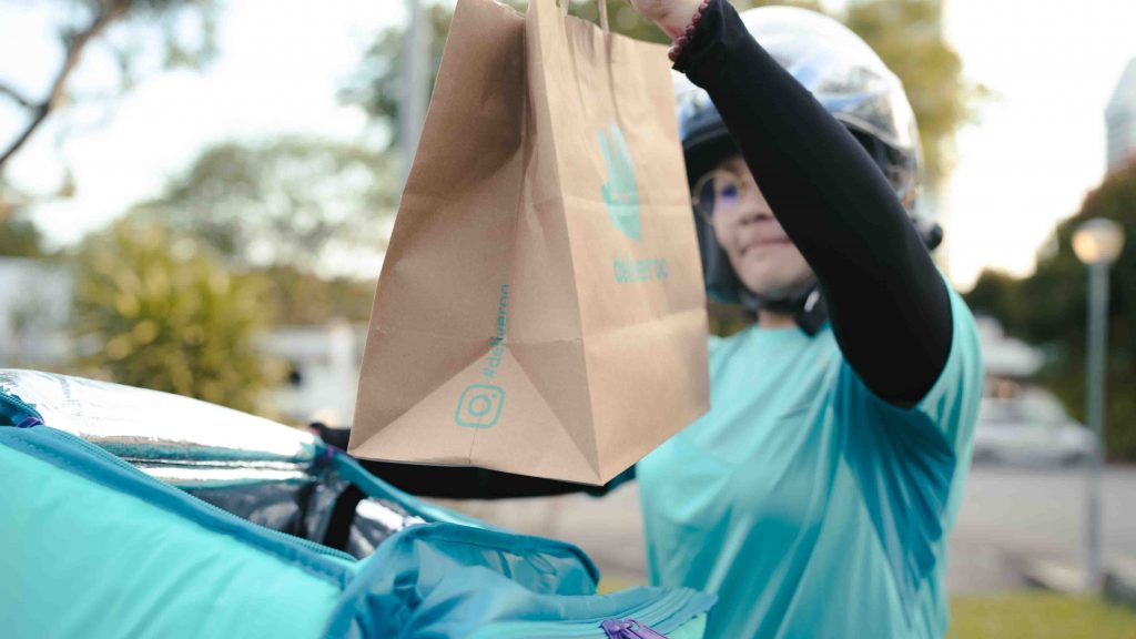 Singaporeans Embrace a Lifestyle of Convenience with Food Delivery Platforms - Alvinology