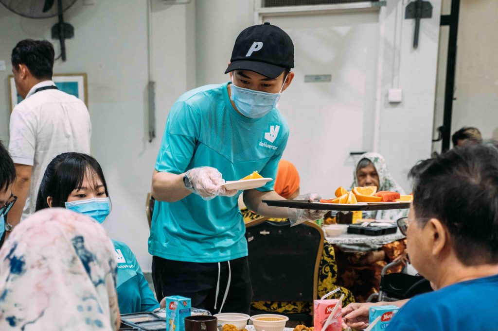 Deliveroo Extends Ramadan Blessings to Elderly Residents at Jamiyah Home for the Aged - Alvinology
