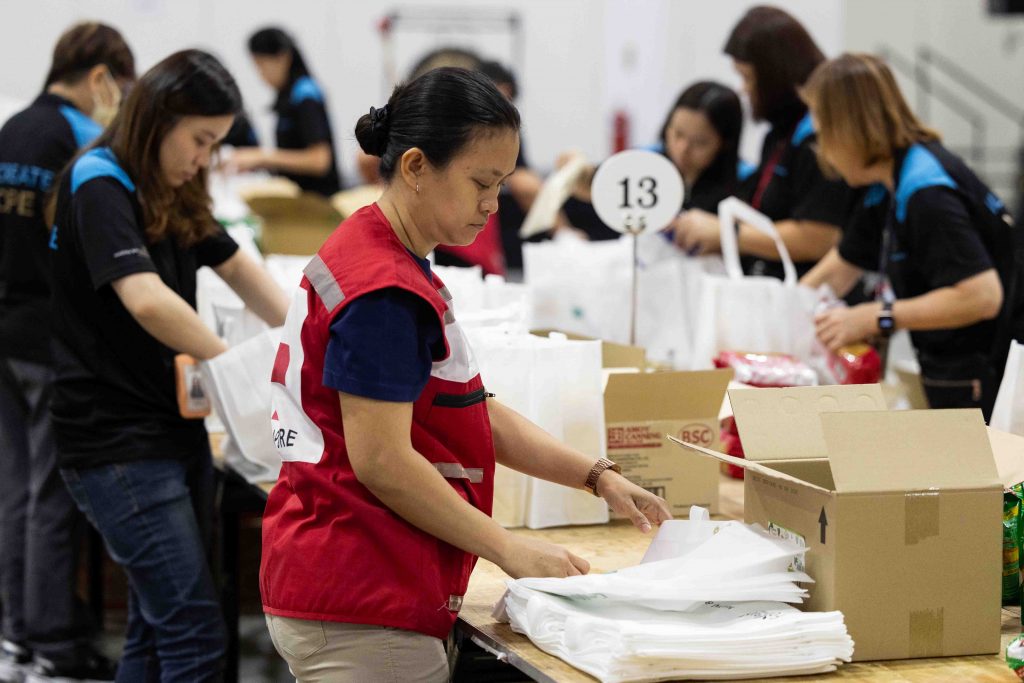 Sands Cares Global Food Kit Build 2024: Marina Bay Sands Partners with The Food Bank Singapore to Assemble 5,200 Food Kits - Alvinology