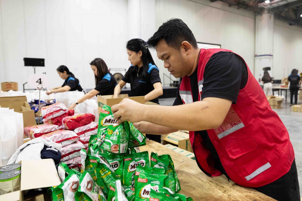 Sands Cares Global Food Kit Build 2024: Marina Bay Sands Partners with The Food Bank Singapore to Assemble 5,200 Food Kits - Alvinology