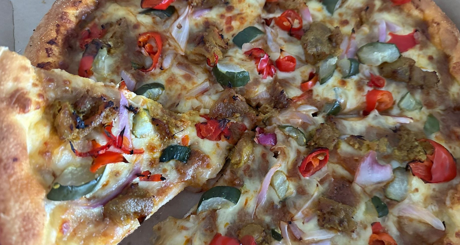 [Review] Satay Pizza Anyone? We Tried Domino's New Sate Pizza - Alvinology