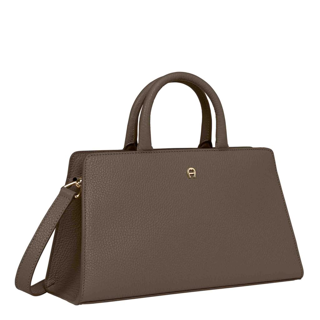 AIGNER Spring/Summer 2024 Collection: A Fusion of Craftsmanship and Italian Elegance - Alvinology