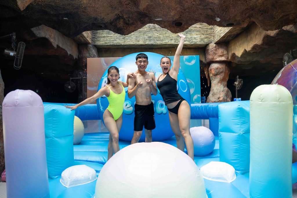 Bubble Mania Hits Adventure Cove Waterpark: A Whimsical Summer Fiesta - Alvinology