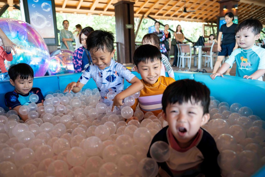 Bubble Mania Hits Adventure Cove Waterpark: A Whimsical Summer Fiesta - Alvinology