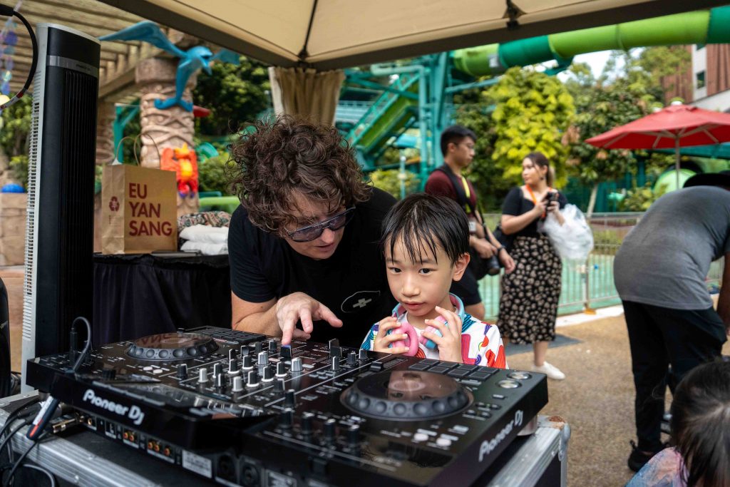 Bubble Mania Hits Adventure Cove Waterpark: A Whimsical Summer Fiesta - Alvinology