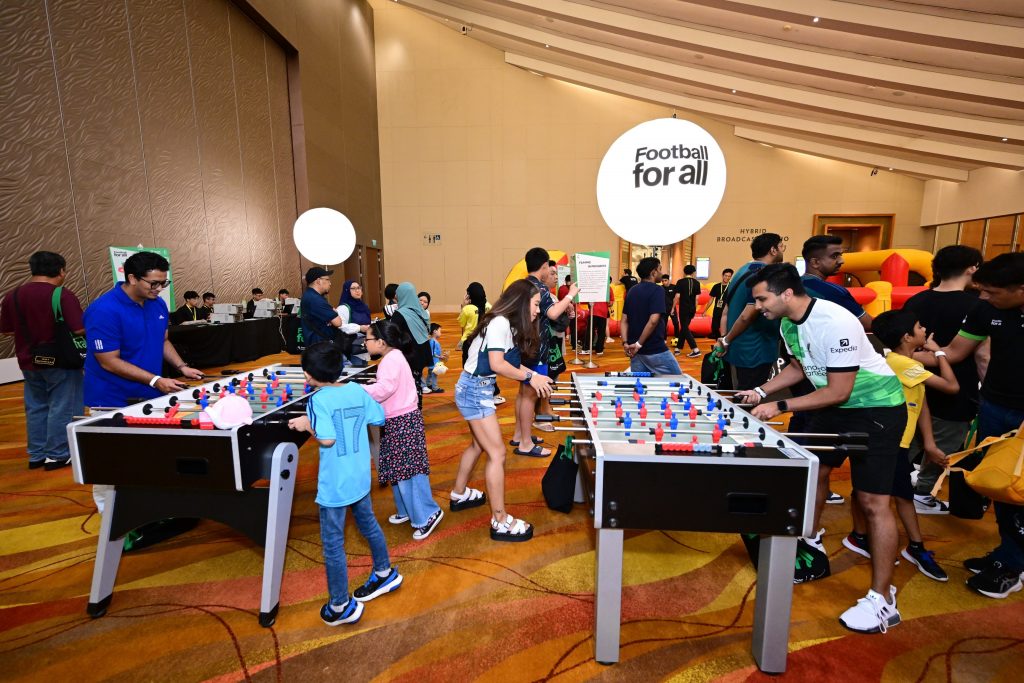Over 5,000 Fans Celebrate Premier League Final Day at StarHub’s ‘Football for All’ Carnival - Alvinology