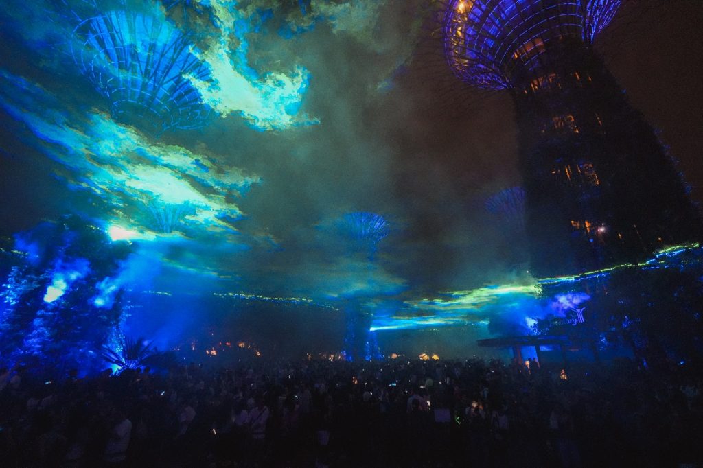 New Sensation Lights Up Supertree Grove: Borealis by Switzerland-based artist Dan Acher New Sensation Lights Up Supertree Grove: Borealis by Switzerland-based artist Dan Acher - Alvinology