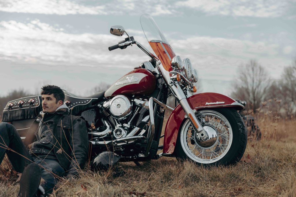 Harley-Davidson Unveils 2024 Icons Motorcycle in Singapore: Hydra-Glide Revival Model Debuts at 'The Bikeriders' Exclusive Premiere - Alvinology