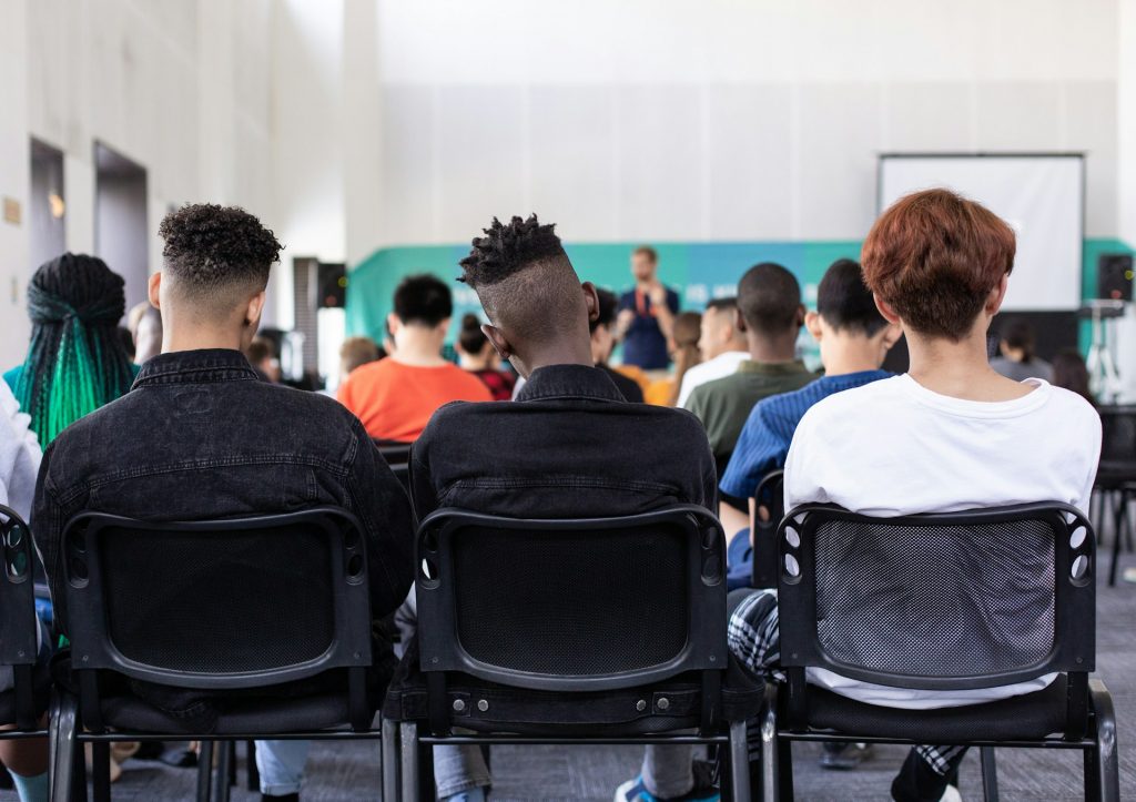 How to Involve Your High Schooler in Finding a New School - Alvinology