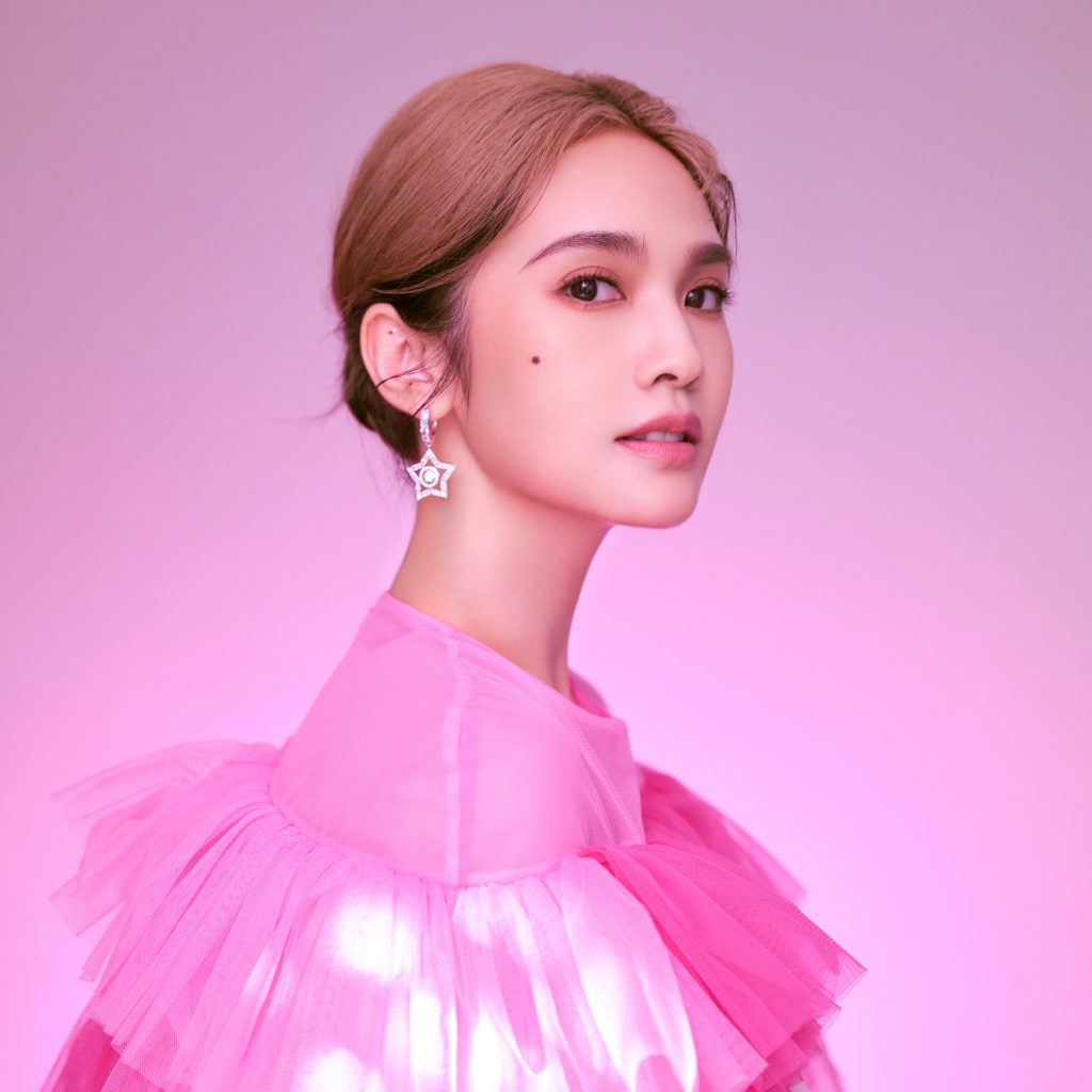 Multi-Talented Star Rainie Yang Announces Singapore Concert This August - Alvinology