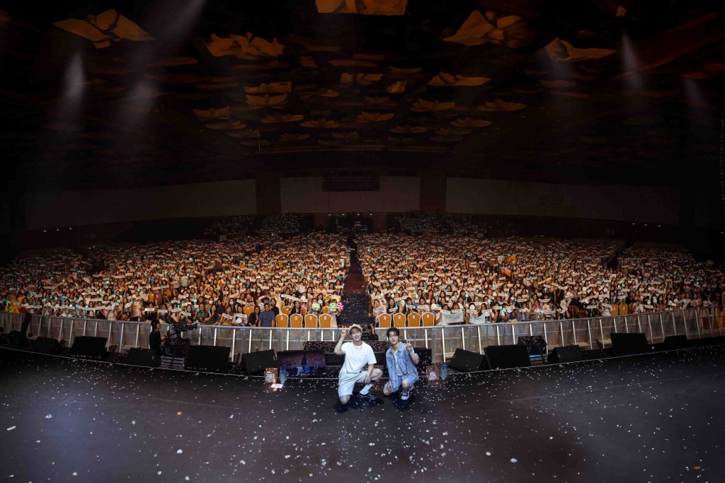 Fans Unite for a Memorable Evening with Onew at the ‘GUESS! Onew FanMeeting 2024’ in Singapore - Alvinology