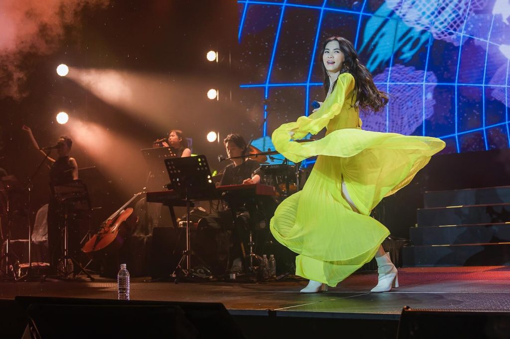 Mandopop Magic: Ella Chen and WeiBird Light Up Resorts World Sentosa with Unforgettable Powerhouse LIVE Concert - Alvinology