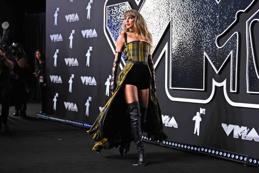 Taylor Swift Dominates the 2024 MTV VMAs with Seven Wins, Including Video of the Year - Alvinology