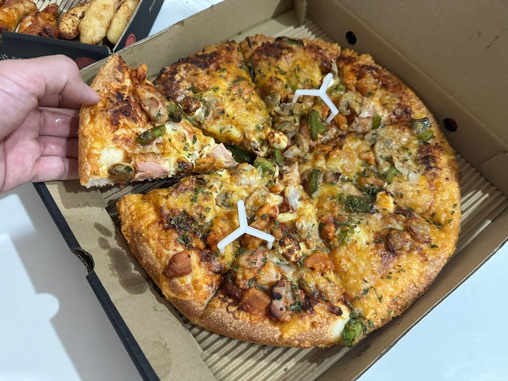 Pizza Hut Singapore Launches Limited Time Cheesy 7 Beef Pepperoni and Chicken Supreme Pizzas - Alvinology