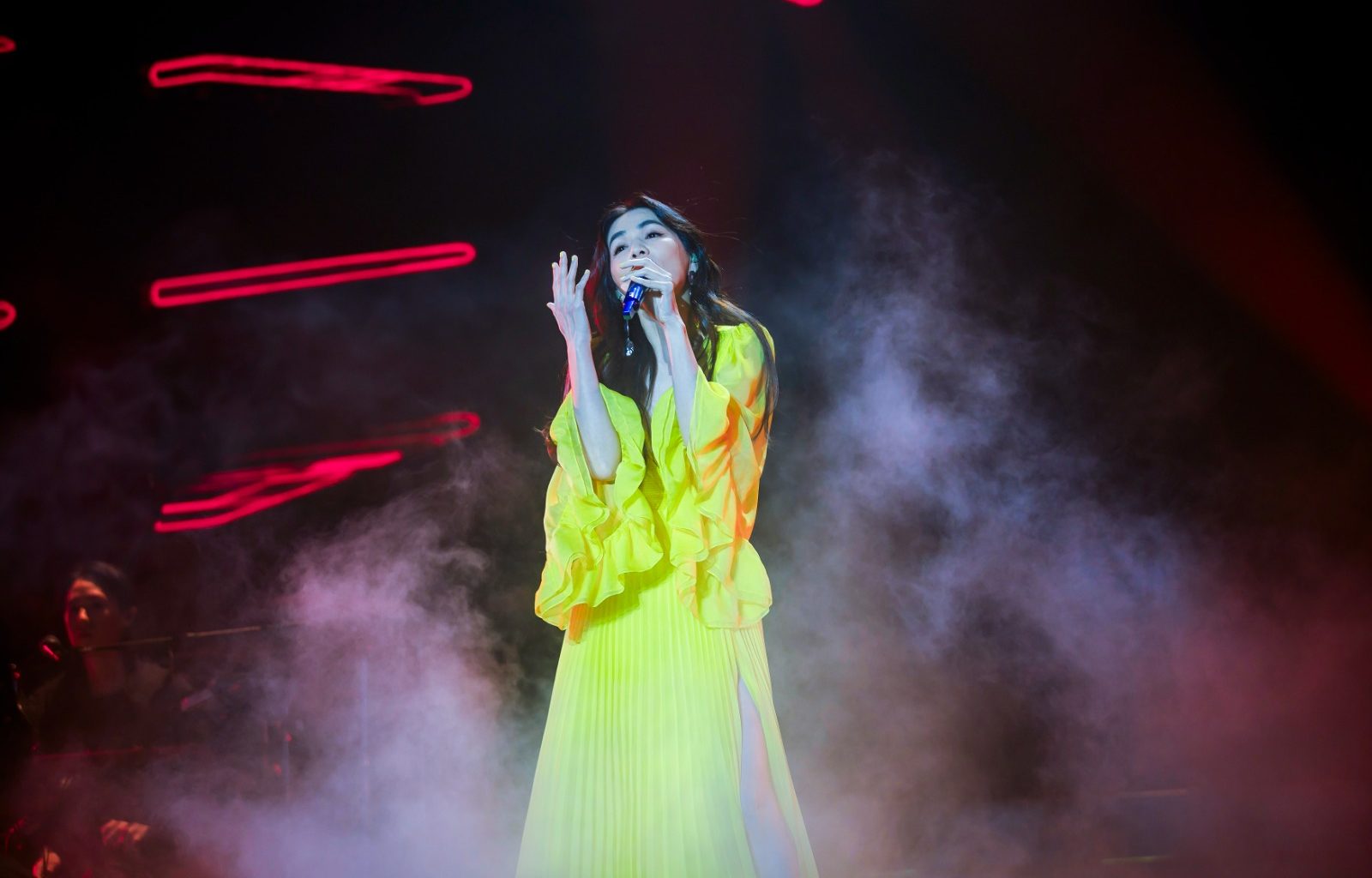 Mandopop Magic: Ella Chen and WeiBird Light Up Resorts World Sentosa with Unforgettable Powerhouse LIVE Concert - Alvinology