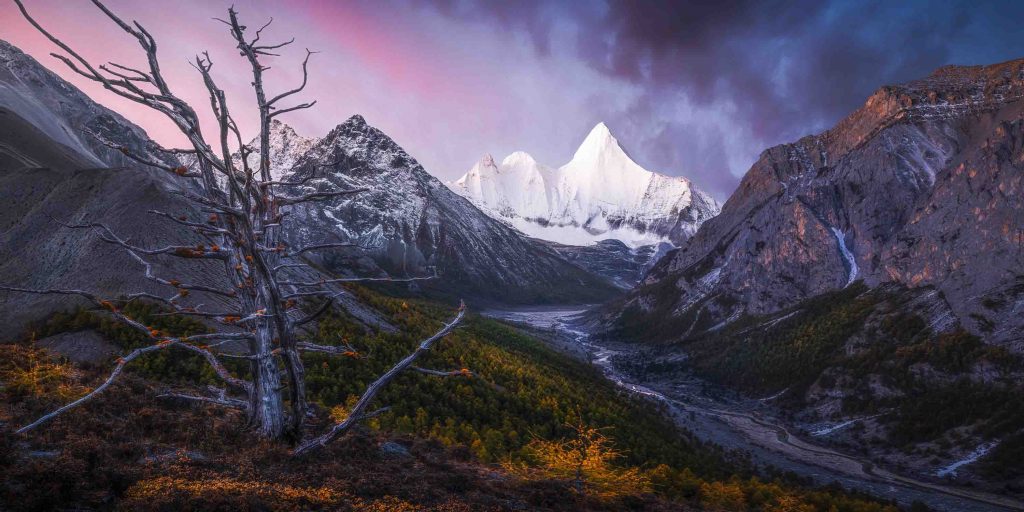 Theatrical Image of Mount Bromo Crowned Southeast Asia's Open Photographer of the Year Theatrical Image of Mount Bromo Crowned Southeast Asia's Open Photographer of the Year - Alvinology
