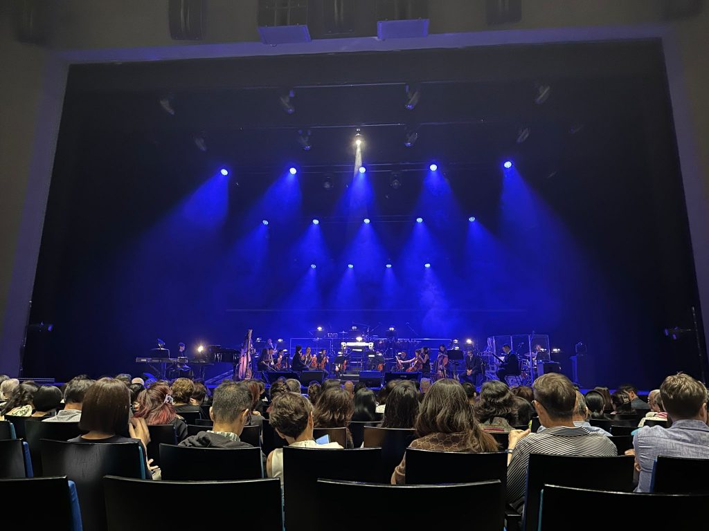 Nostalgia Takes Center Stage: A Heartfelt Tribute to Olivia Newton-John at Sands Theatre, Marina Bay Sands Nostalgia Takes Center Stage: A Heartfelt Tribute to Olivia Newton-John at Sands Theatre, Marina Bay Sands - Alvinology