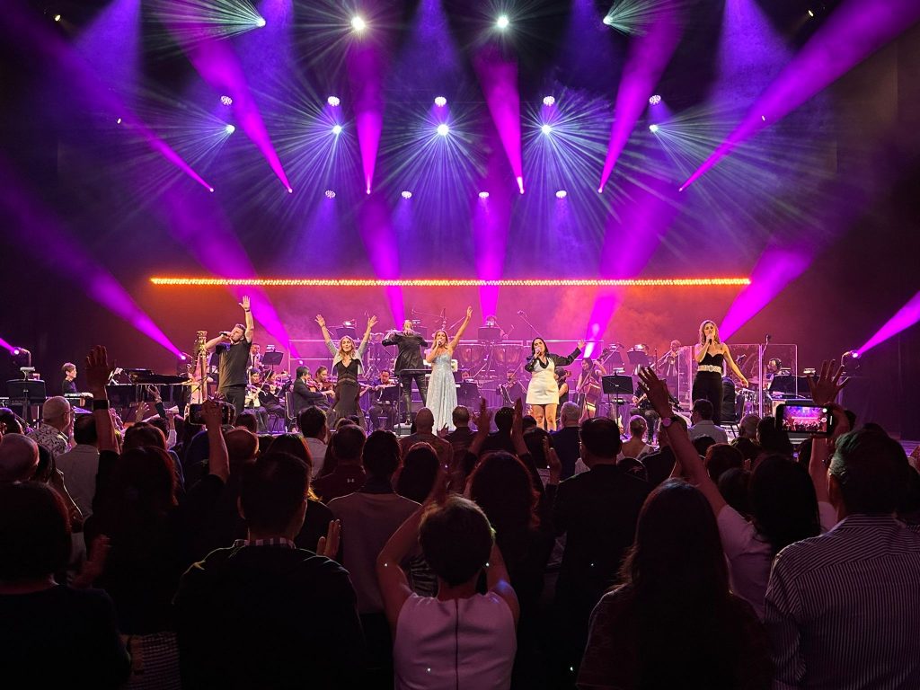Nostalgia Takes Center Stage: A Heartfelt Tribute to Olivia Newton-John at Sands Theatre, Marina Bay Sands - Alvinology
