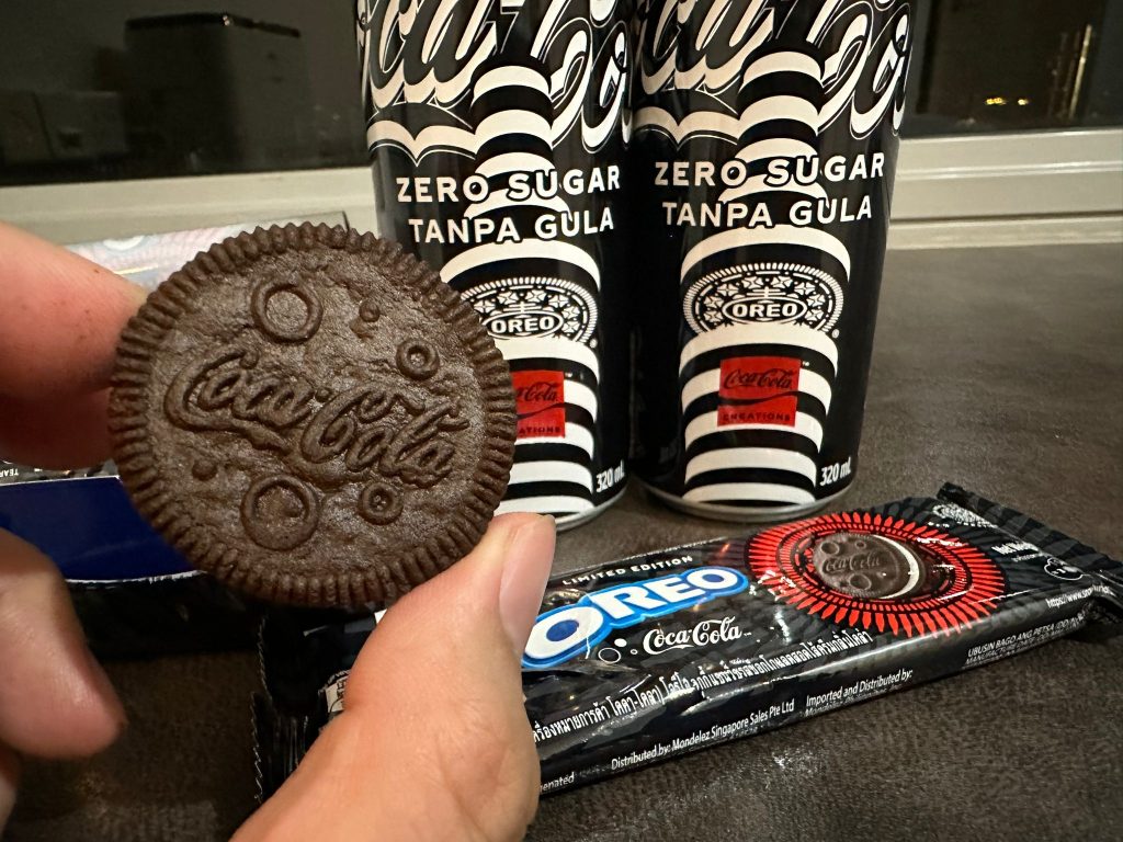 [Review] Coca-Cola x OREO: OREO Coca-Cola Sandwich Cookie and Coca-Cola OREO Zero Sugar Limited Edition - Alvinology