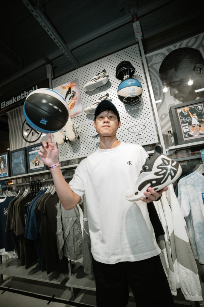 [15% OFF OPENING PROMOTION] LI-NING Opens Two New Stores in Singapore at Plaza Singapura and Bugis+ - Alvinology