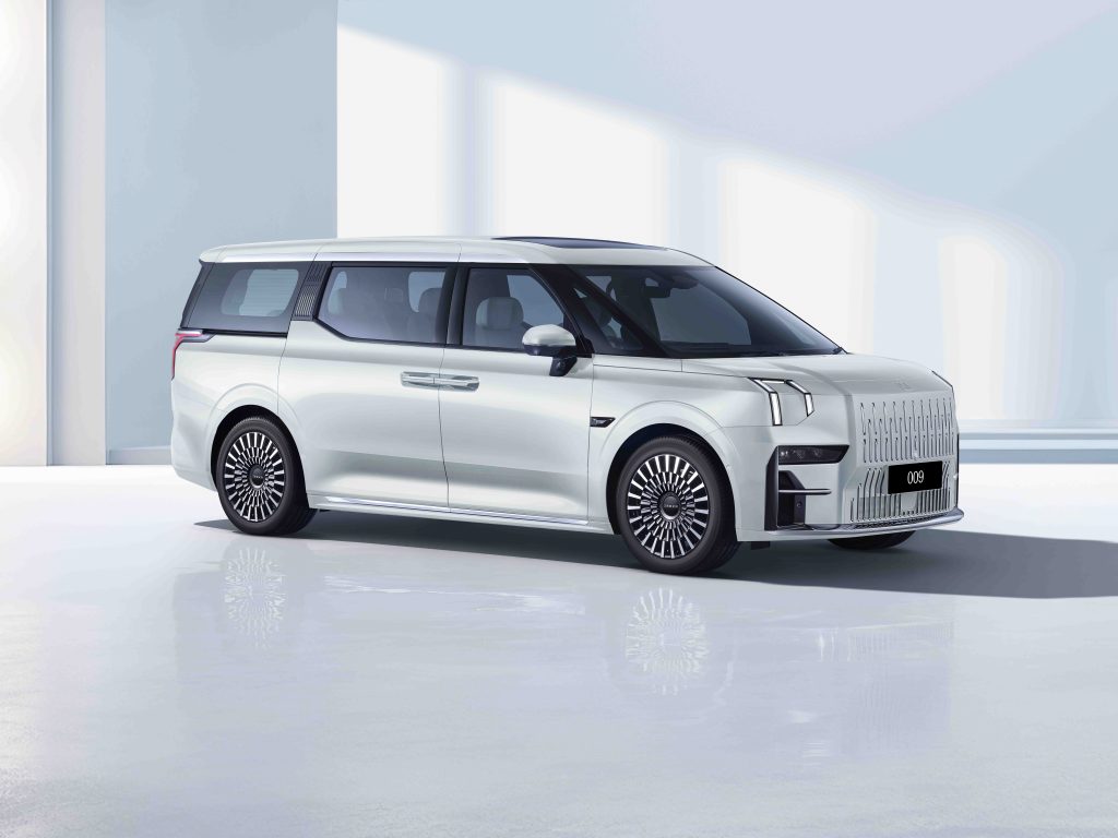 Zeekr Unveils Luxury MPV Zeekr 009 at Singapore International Energy Week 2024 - Alvinology