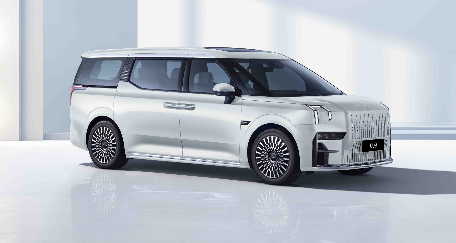 Zeekr Unveils Luxury MPV Zeekr 009 at Singapore International Energy Week 2024 - Alvinology