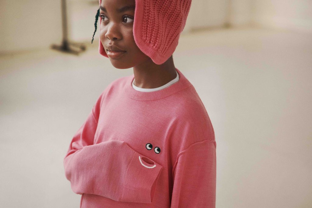 UNIQLO x Anya Hindmarch Winter 2024 Collection: "An Eye for Curiosity" Drops on November 22 - Alvinology