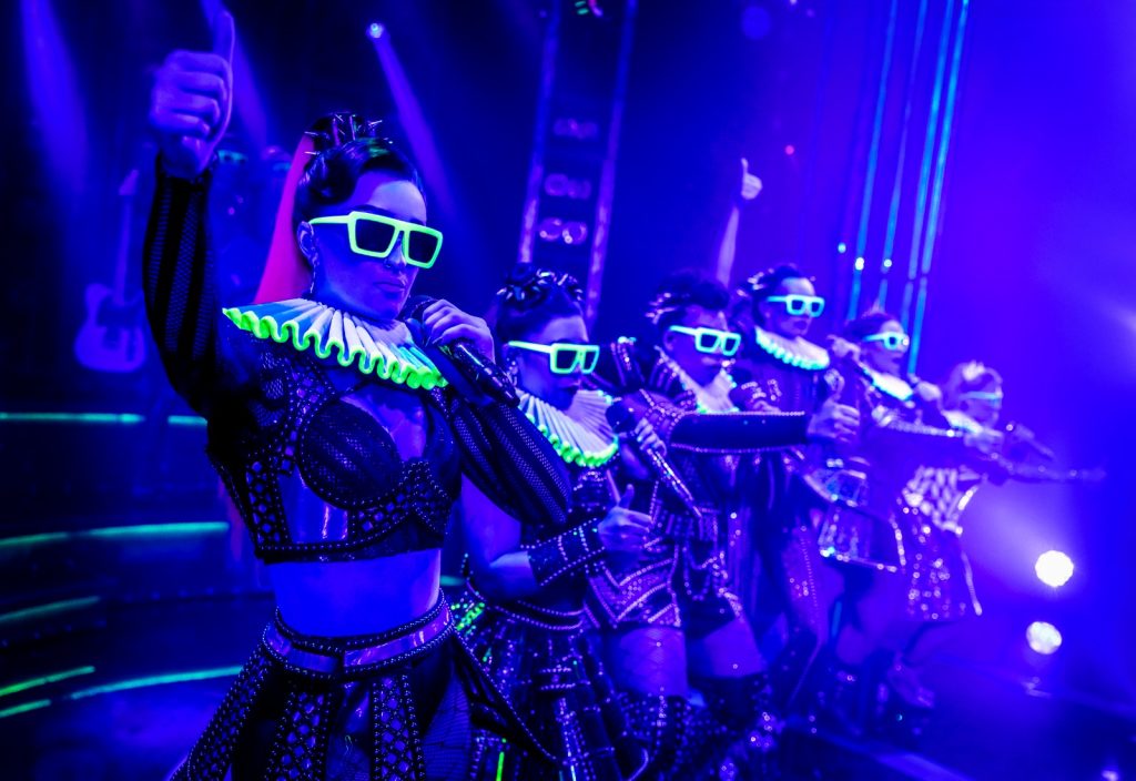 [Review] SIX the Musical: A Spectacle of Tudor History, Pop, and Empowerment for the Woke Generation - Alvinology