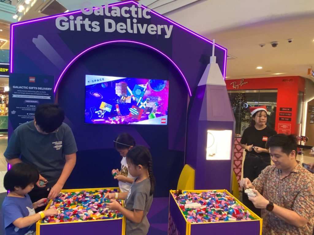 Celebrate the Holiday Season with The LEGO Group in "Gift the Superpower of Play" at CapitaLand Malls - Alvinology