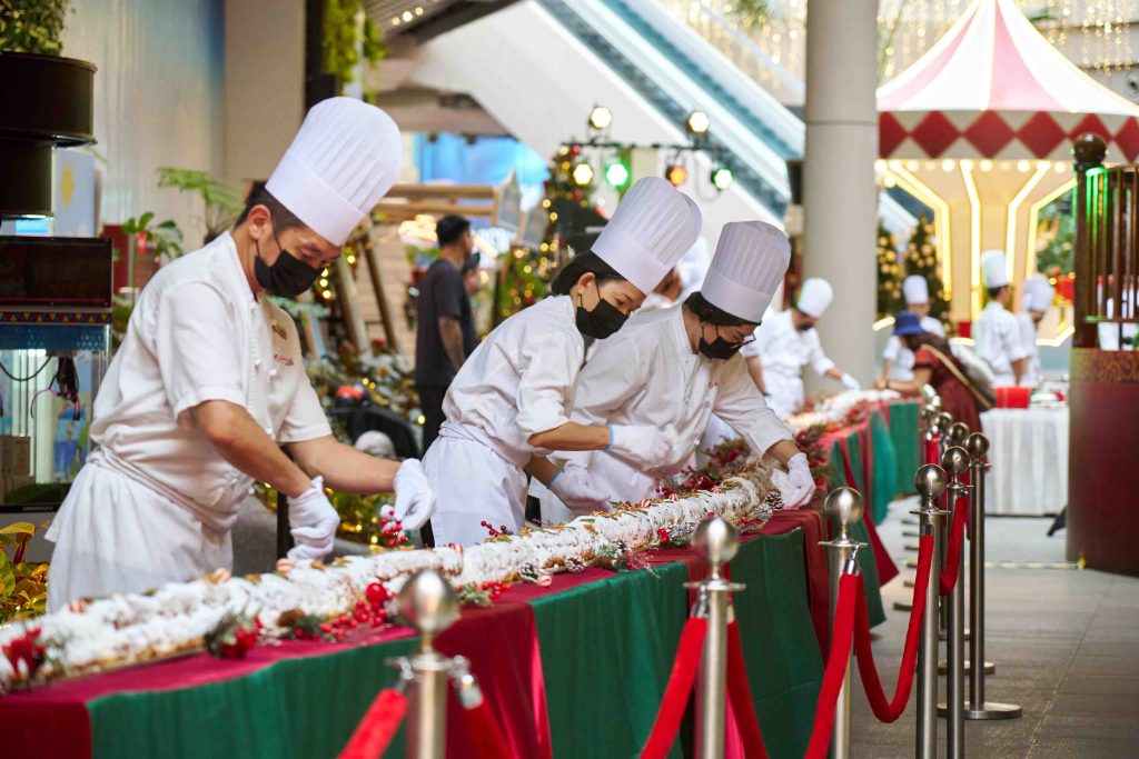 Resorts World Sentosa Breaks Record with Singapore’s Longest Stollen, Spreading Festive Cheer to Communities - Alvinology