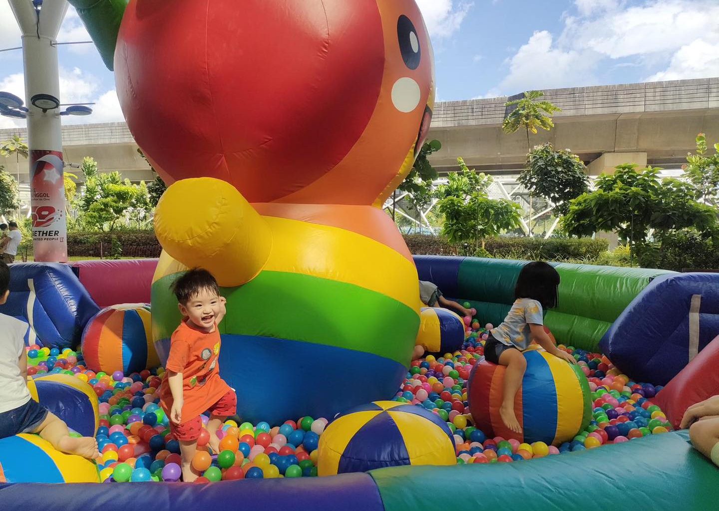 One Punggol Brings Holiday Magic with Snow, Lights, and Carnival Fun - Alvinology