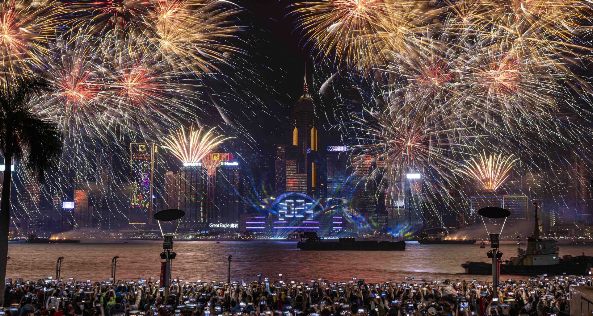 Hong Kong Rings in 2025 with “The Symphony of Happiness” Fireworks Extravaganza - Alvinology
