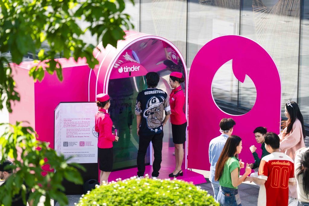 Tinder Bridges Borders with ‘Passport’: Teleport to Another City’ IRL Experience - Alvinology